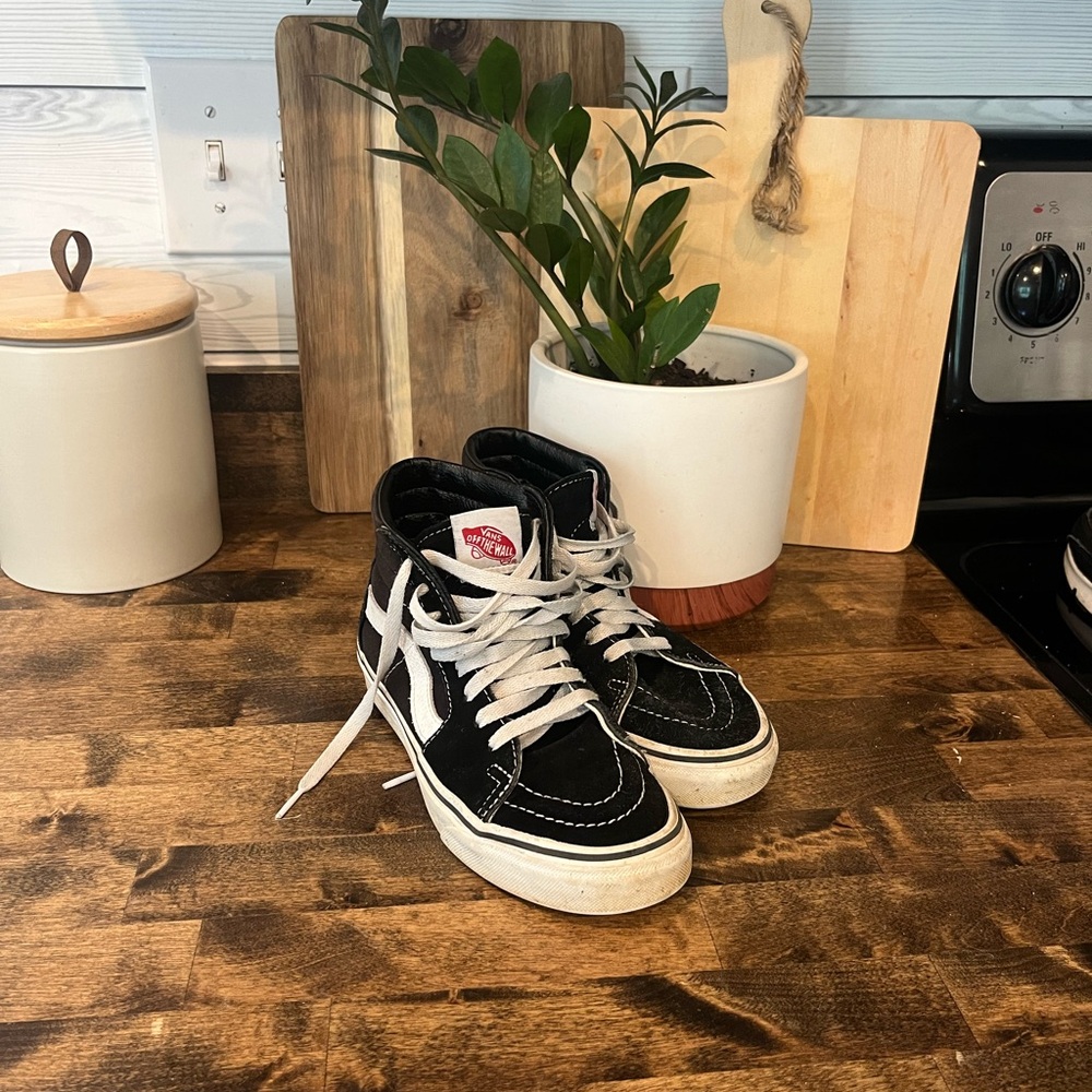 Vans high top size 3.5 skate shoe unisex